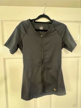Tommie Cooper Women’s Black Short-Sleeve Zip Front Top/Back Support